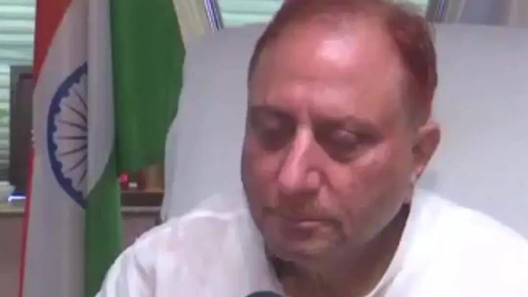मेयर प्रवेश वाही ने कहा, "हमने 5 लोगों को सस्पेंड किया है