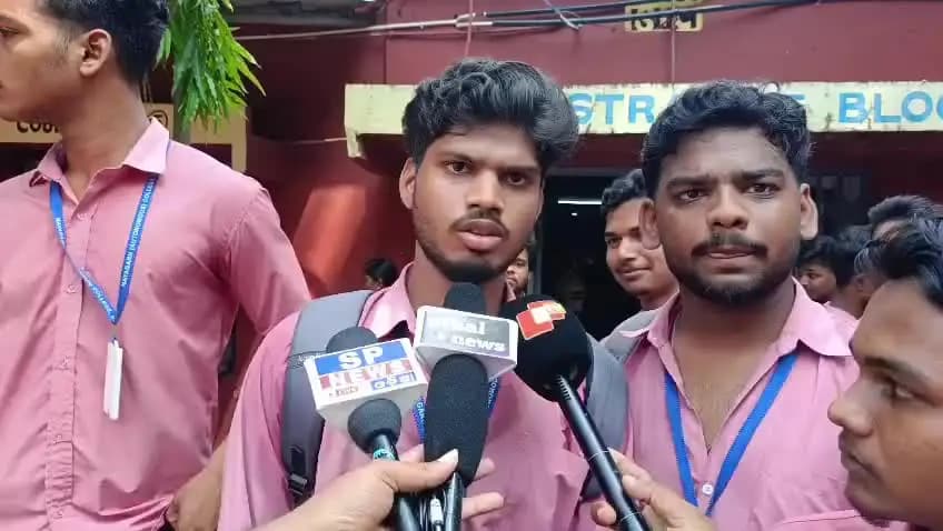 ନୟାଗଡ: ନୟାଗଡ଼ ସ୍ୱୟଂ ଶାସିତ ମହାବିଦ୍ୟାଳୟ ରେ କେଜି ରୁ ପିଜି ଫ୍ରି କୁ ନେଇ ଦ୍ୱନ୍ଦ, ଛାତ୍ର ଅଶାନ୍ତ ପ୍ରତିକ୍ରିୟା ରଖିଲେ,ବିଭିନ୍ନ ଛାତ୍ର