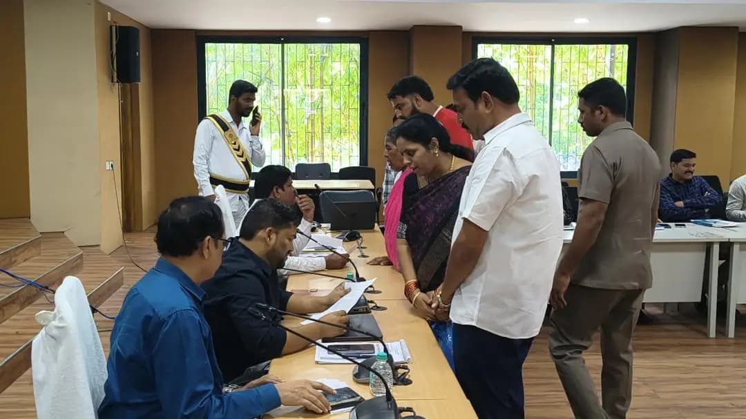 నాగర్ కర్నూల్: ప్రజావాణిలో 50 వినతులు: హాస్టళ్లపై కలెక్టర్ కీలక ఆదేశాలు