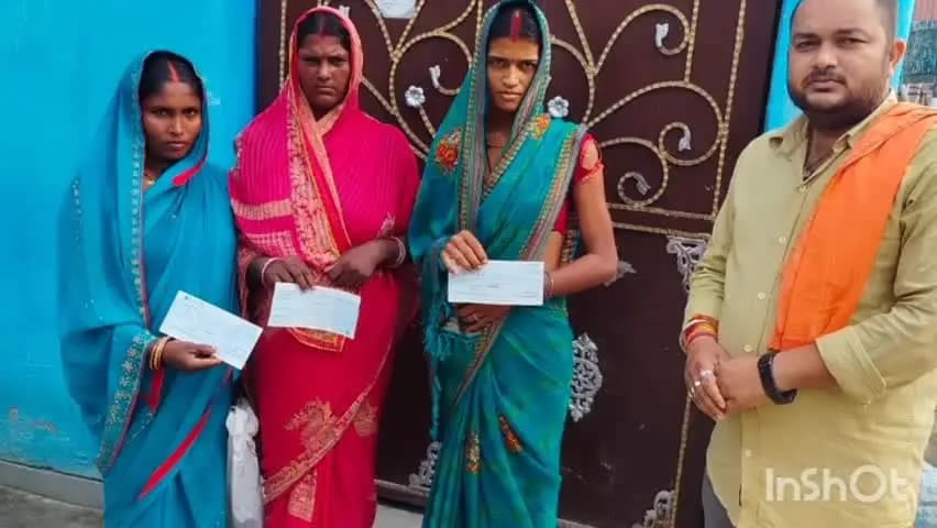 आलमनगर: आलमनगर प्रखंड में अगलगी की घटना, पीड़ित परिवारों को बांटे गए सहायता राशि के चेक