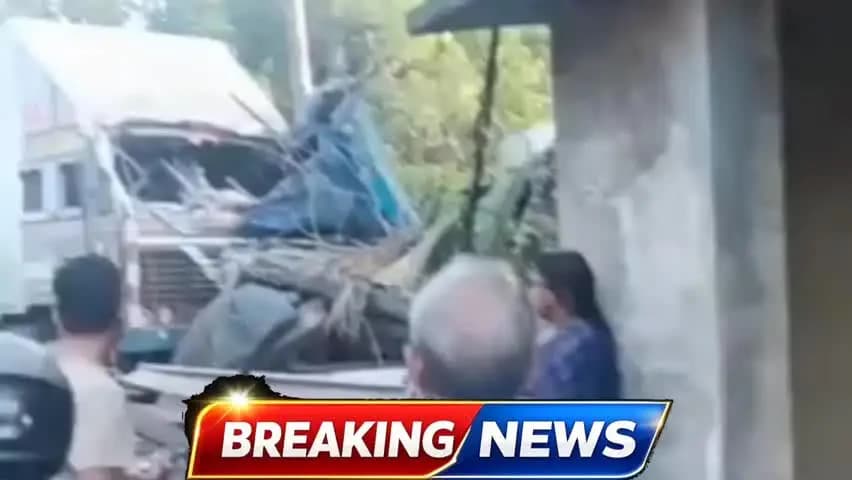 കണയന്നൂർ: പറവൂരിൽ കണ്ടെയ്നർ ലോറി 3 കടകളും പോസ്റ്റും ഇടിച്ചു തകർത്തു...