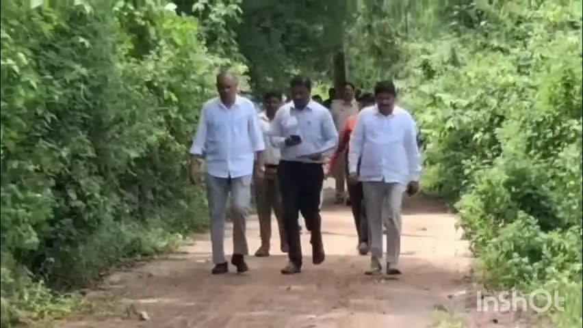 కొత్తగూడెం: సుజాతనగర్ మండలం సీతంపేట భూములను పరిశీలించిన ఎయిర్ పోర్ట్ అథారిటీ సభ్యులు, ఎంపీ రామ సహాయం రఘురాం రెడ్డి