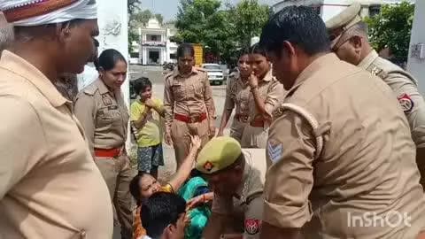 महाराजगंज: बछरावां थाना प्रभारी का फरियादी को थाने के अंदर जबरन खींचने का वीडियो सोशल मीडिया पर वायरल, बना चर्चा का विषय