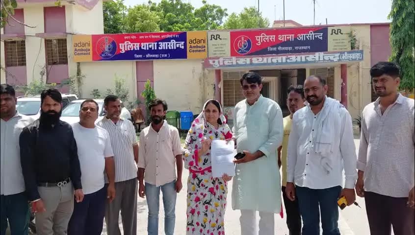 आसीन्द: आसींद में महिला ने तहसीलदार के समक्ष फर्जी हस्ताक्षर व मोहर लगाकर आवेदन पेश करने का आरोप लगाते हुए थाने में दी शिकायत