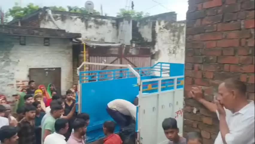 बिसवां: बिसवां कोतवाली के मोहल्ला झज्जर में बुलेट की मांग पूरी न होने पर युवक ने फांसी लगाकर दी जान, परिवार में मचा कोहराम