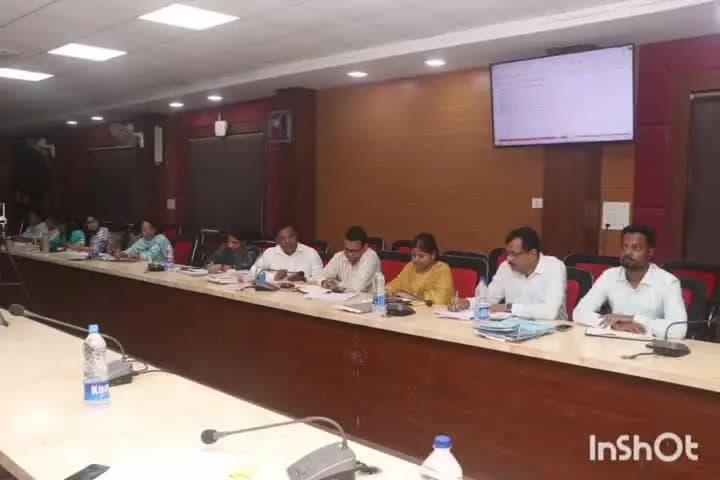 सूरजपुर: कलेक्टर ने एग्रीस्टैक पंजीयन में तेजी लाकर किसानों का शत-प्रतिशत पंजीयन कराने का दिया निर्देश