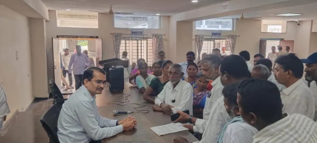 హుస్నాబాద్: ముదిరాజ్ కుల సంఘం భూమి అక్రమ పట్టాపై ప్రజావాణిలో ఫిర్యాదు