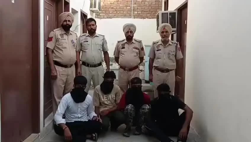 ਬਰਨਾਲਾ: ਬੱਸ ਸਟੈਂਡ ਚੌਂਕੀ ਪੁਲਿਸ ਵੱਲੋਂ ਲੁੱਟਾਂ ਖੋਹਾਂ ਕਰਨ ਵਾਲੇ ਗਿਰੋਹ ਦੇ ਚਾਰ ਮੈਂਬਰ ਕਾਬੂ ਮਾਮਲਾ ਥਾਣਾ ਸਿਟੀ ਬਣ ਦਰਜ