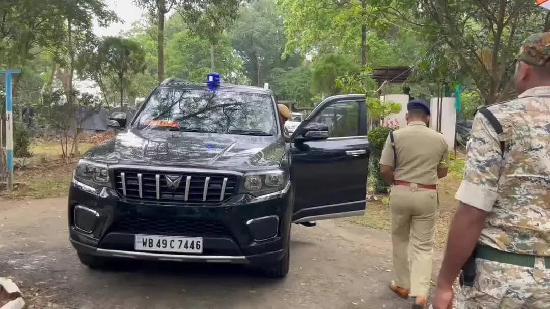 বিনপুর ২: পুলিশি ব্যবস্থায় মানবিক মুখ,বেলপাহাড়ীতে প্রাক্তন সিআরপিএফ ক্যাম্পে চালু হল তারাফেনি সেবা কেন্দ্র,উপস্থিত পুলিশ সুপার