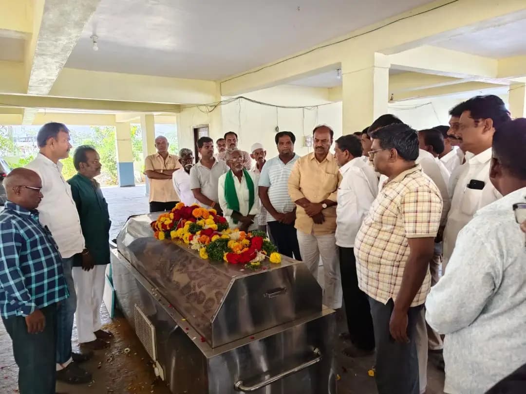 గద్వాల్: గద్వాల: మాలే సాయిబాబా మృతి, నివాళులర్పించిన ఎమ్మెల్యే బండ్ల కృష్ణమోహన్ రెడ్డి