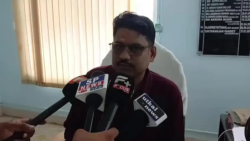 ନୟାଗଡ: ଜିଲ୍ଲା ଶିକ୍ଷା ଅଧିକାରୀଙ୍କ କାର୍ଯ୍ୟାଳୟ ପରିସରରେ ଗଣ ଧାରଣା ଘଟଣା,ପ୍ରତିକ୍ରିୟା ରଖିଲେ ଜିଲ୍ଲା ଶିକ୍ଷା ଅଧିକାରୀ