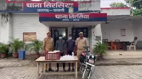भिनगा: राम करन पुरवा जाने वाले मार्ग से 31 लीटर अवैध कच्ची शराब के साथ दो आरोपियों को किया गिरफ्तार