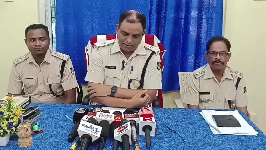 କନ୍ଧମାଳ: ଫୁଲବାଣୀ ଠାରେ ଗଞ୍ଜେଇ ଜବତ ଆସନ୍ତୁ ଶୁଣିବା ସମ୍ବାଦିକ ସମ୍ମିଳନୀ