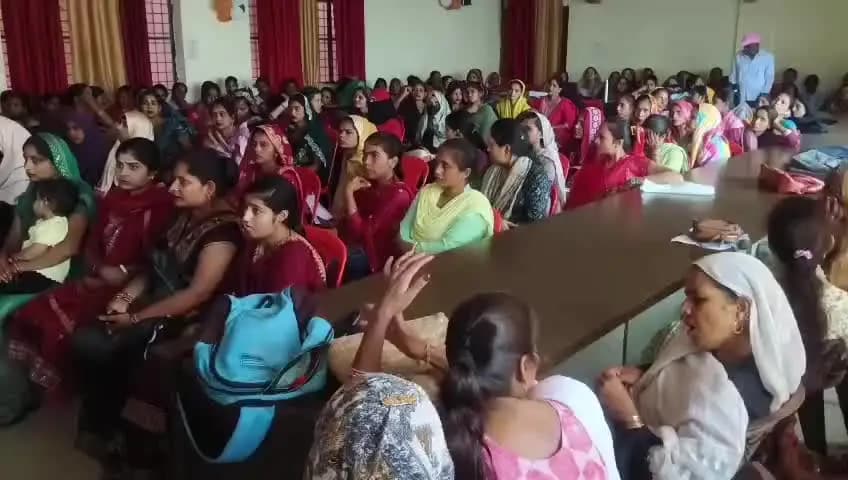 दातागंज: दातागंज तहसील परिसर में आंगनवाड़ी कार्यकत्री और सहायिकाओं को नियुक्ति पत्र वितरण कार्यक्रम में पहुंचे क्षेत्रीय विधायक