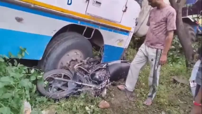 अकलेरा: अकलेरा NH-52 थाने के पास रेलवे स्टेशन रोड पर रोडवेज बस और ट्रैक्टर की टक्कर, हादसे में बाइक सवार घायल