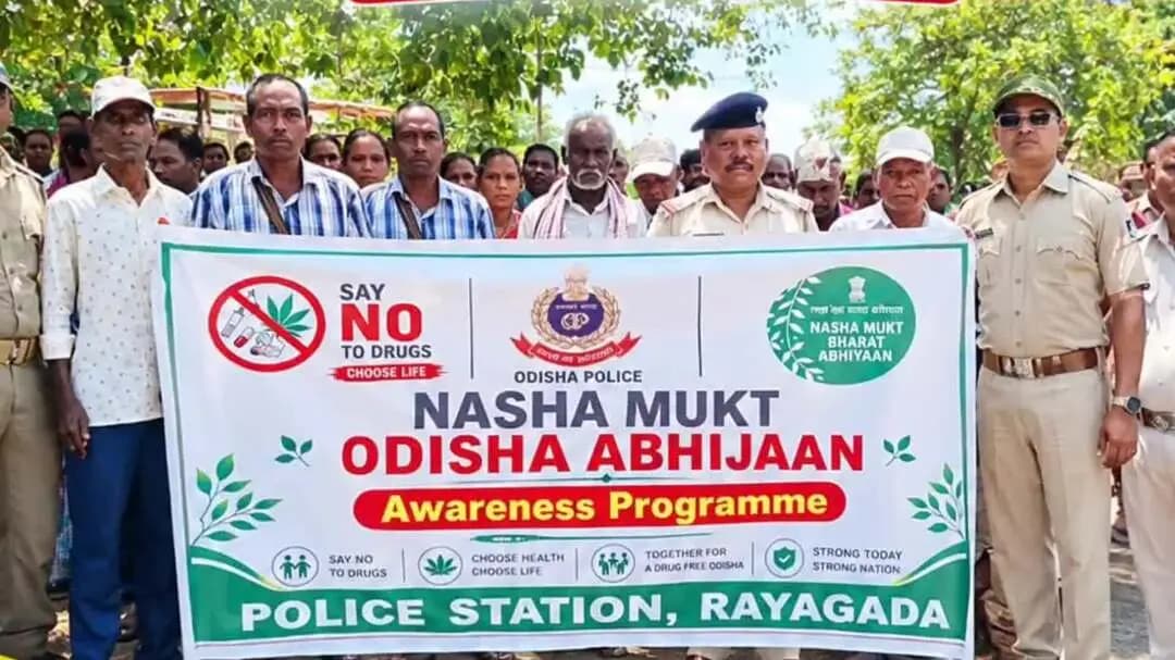 ମୋହନା: ରାୟଗଡ଼ା ପୋଲିସ ଦ୍ୱାରା 'ନିଶାମୁକ୍ତ ଓଡ଼ିଶା ଅଭିଯାନ': ବିଭିନ୍ନ ଗ୍ରାମରେ ଜନସଚେତନତା କାର୍ଯ୍ୟକ୍ରମ ଅନୁଷ୍ଠିତ
