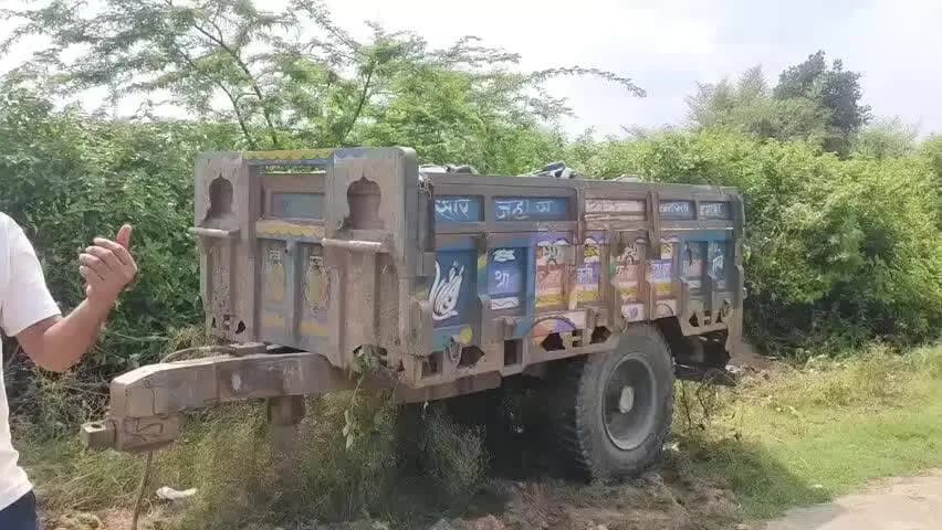 हमीरगढ़: मंगरोप में बजरी से भरे ट्रैक्टर ने छात्र को कुचला, गंभीर घायल, थाने के हाकम बदले, मगर हालात नहीं बदले