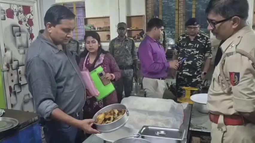 ইটাহার: ভর সন্ধ্যায় ইটাহারের বিভিন্ন হোটেল, রেস্তোরাঁ এবং মিষ্টি ও বিরিয়ানির দোকান ও কারখানায় হানা খাদ্য সুরক্ষা দপ্তরের, উপস্থি