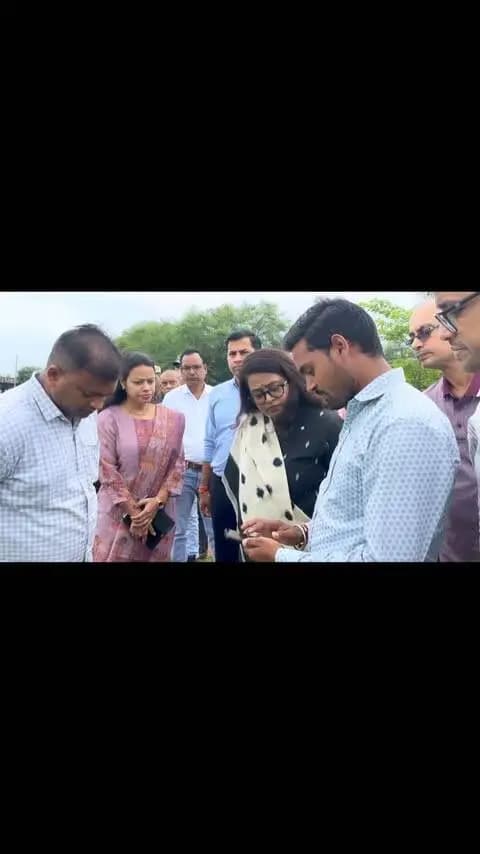 कलेक्टर श्रीमती तुलिका प्रजापति ने डिजिटल क्रॉप सर्वे एवं गिरदावरी कार्य को निर्धारित समय-सीमा में पूर्ण करने के निर्देश दिए।
विद्यालय के समीप खेत में झटका तार लगाए जाने पर संबंधित किसान को नियमानुसार नोटिस जारी करने के निर्देश दिए।