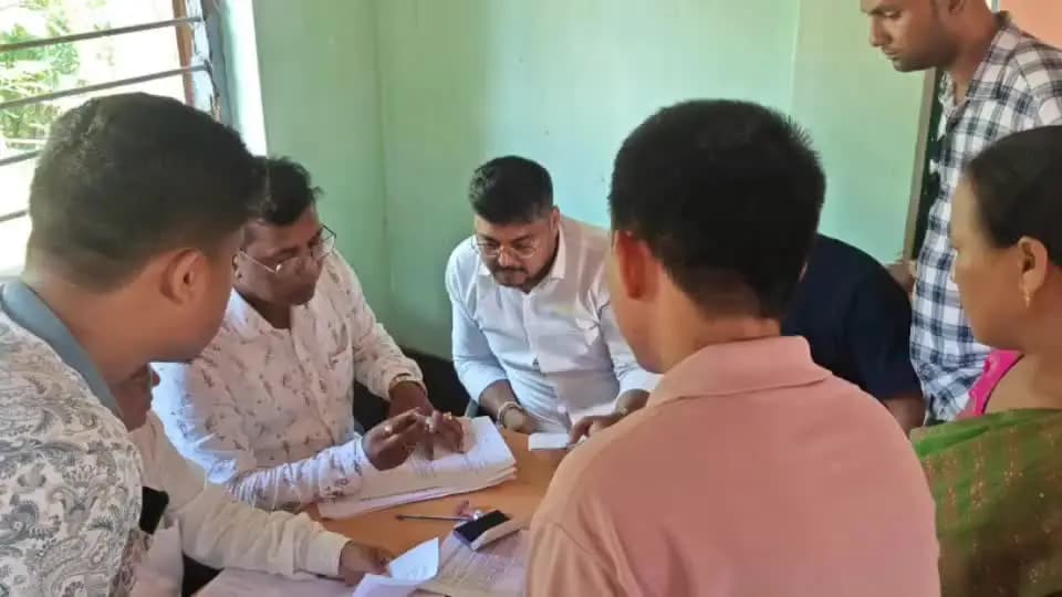করবুক: করবুক আর.ডি. ব্লকের অধীনে V.C. নির্বাচনের ভারতীয় জনতা পার্টির মনোনীত প্রার্থীদের মনোনয়নপত্রে সিলমোহর ও স্বাক্ষর সম্পন্