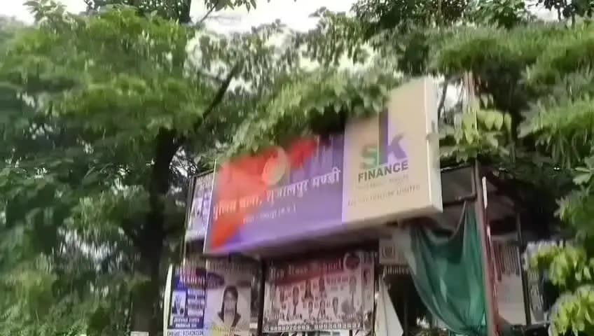 अवंतिपुर बड़ोदिया: घर में सो रहे दंपती के यहां गोदरेज का लॉक तोड़कर जेवर-नकदी की चोरी
