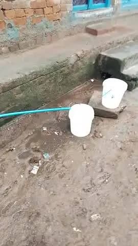 up ke hamirpur jila ke करहिया गांव का मामला आया है कि पानी के समस्या के लेकर
यह वीडियो sdm तक