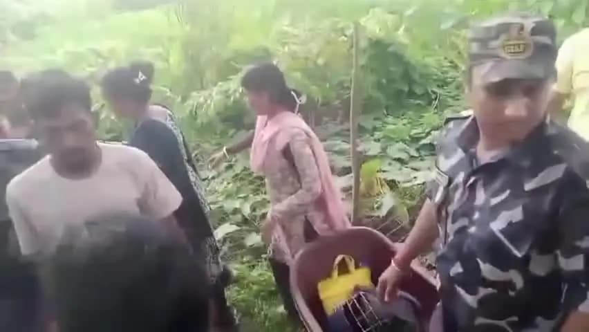 সন্দেশখালি ১: হিঙ্গলগঞ্জের বিধায়িকা রেখা পাত্রের দাদাগিরির ভিডিও ভাইরাল সন্দেশখালি বিধানসভা জুড়ে