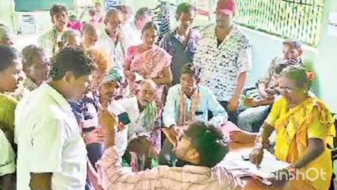 ఖానాపూర్: ఖానాపురంలో యూరియా కోసం రైతుల ఆందోళన