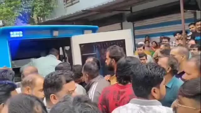 देवास नगर: दिल्ली हादसे में मृत बजरंग नगर निवासी अर्पित का शव देवास पहुंचा, अंतिम यात्रा में उमड़ी भीड़