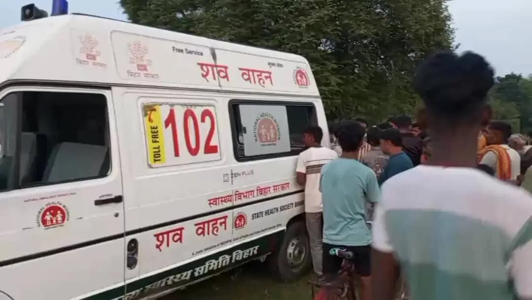 मदनपुर: बेरी खेल मैदान के समीप नदी किनारे लावारिस शव को दफनाने पहुंची पुलिस का ग्रामीणों ने किया विरोध