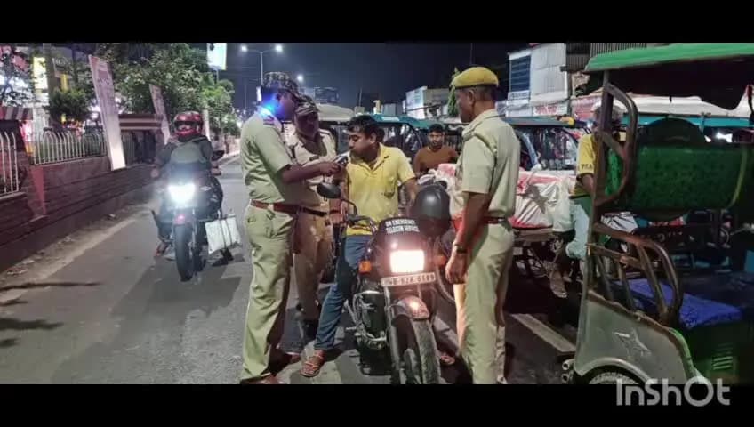 গঙ্গারামপুর: মদ্যপ অবস্থায় গাড়ি চালানো যাবে না, মুখে যন্ত্র লাগিয়ে চালকদের পরীক্ষা গঙ্গারামপুরে