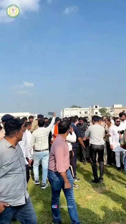 उपमुख्यमंत्री श्री विजय शर्मा और प्रभारी मंत्री श्री गुरु खुशवंत साहेब ने सक्ती जिले में केंद्रीय मंत्री श्री शिवराज सिंह चौहान के मुख्य आतिथ्य में आयोजित होने वाले कार्यक्रम स्थल का किया निरीक्षण
प्रधानमंत्री आवास गृह प्रवेश कार्यक्रम, पंचायत पदाधिकारी-लखपति दीदी सम्मेलन सहित विभिन्न विकास कार्यो का लोकार्पंण शिलान्यास व अन्य कार्यक्रमो की तैयारियों का लिया जायजा
ग्राम जेठा में 11 सितंबर को होगा भव्य आयोजन, मुख्यमंत्री श्री विष्णुदेव साय भी रहेंगे उपस्थित
#saktidist
#sakti
#छत्तीसगढ़
