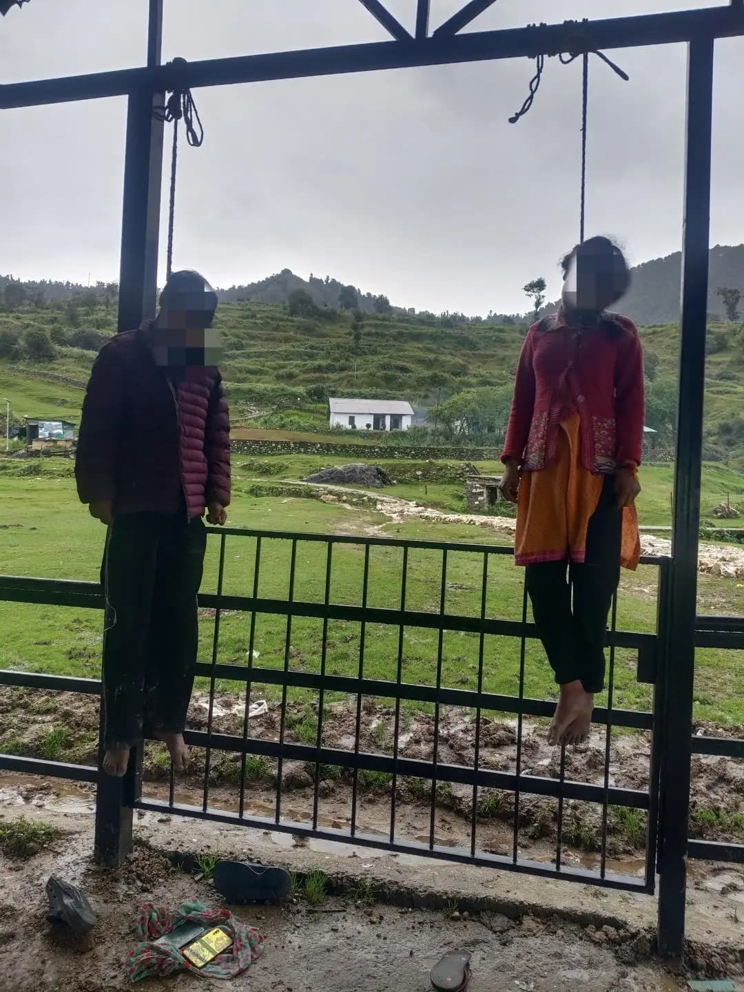 चमोली: चमोली के रामणी गांव में युवक-युवती के शव फंदे से लटके मिले, पुलिस जांच में जुटी