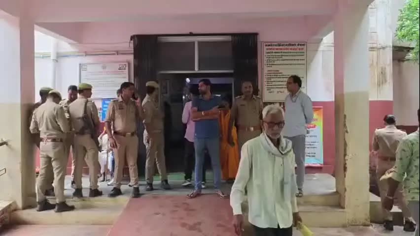 मंझनपुर: मंझनपुर महिला थाना में पहरे पर बैठी महिला आरक्षी को लगी गोली, मौत से मचा हड़कंप, सीओ को सौंपी गई जांच