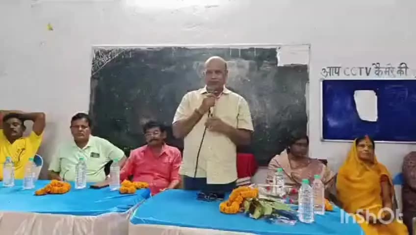 निरसा/चिरकुंडा: पोद्दारडीह हाई स्कूल में भवन निर्माण को लेकर निरसा विधायक अरूप चटर्जी ने सम्बोधन किया