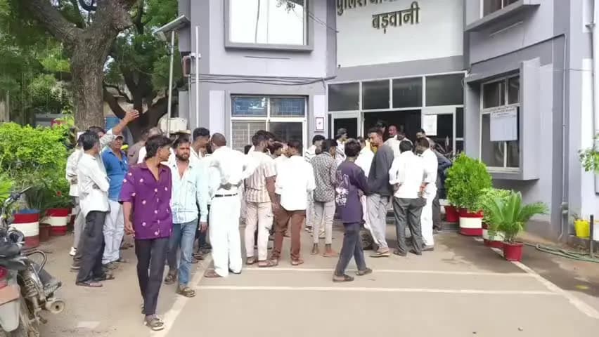 बड़वानी: थाना क्षेत्र में खेतों से मोटर चोरी करने वाले गिरोह का ग्रामीणों ने किया खुलासा, पुलिस को सौंपकर मामला दर्ज कराया