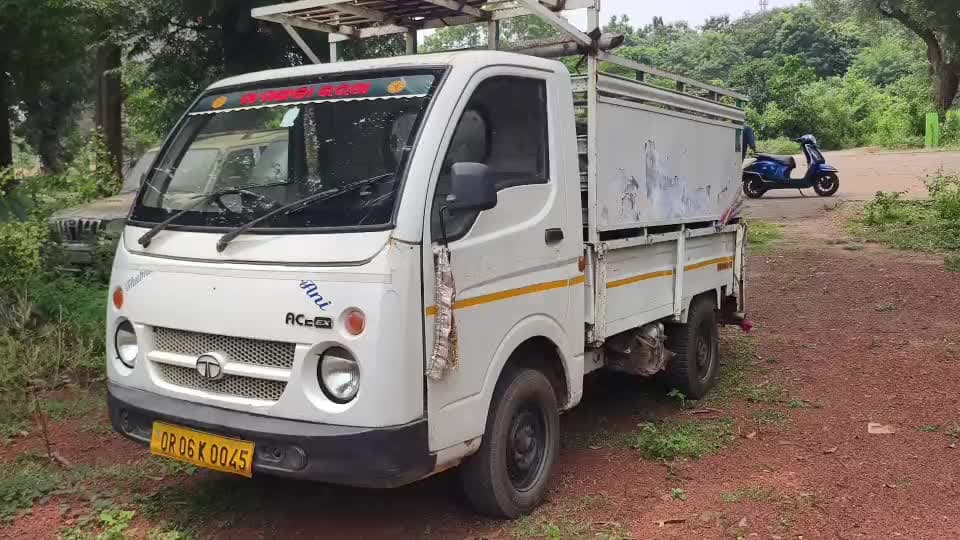 କାମାକ୍ଷାନଗର: ନୁଆଁଆଳତୁମା ଛକ ନିକଟରୁ କାଠ ସହ ଟାଟା ଏସି ଜବତ କଲା ପୋଲିସ