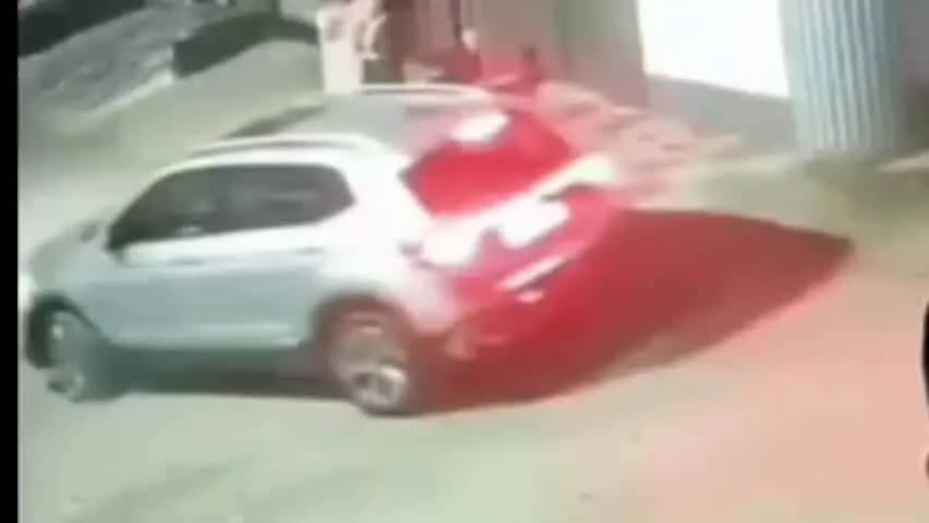 गुरुग्राम: गुरुग्राम में कार ने घर के सामने खेल रही 2 साल की बच्ची को कुचला, टायर ऊपर से गुजरा
