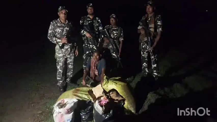 अररिया: 52वीं वाहिनी, सशस्त्र सीमा बल ने विद्युत सामग्री एवं यूरिया की 02 बोरियों के साथ एक व्यक्ति को किया गिरफ्तार