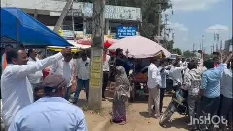 పరిగి: స్పీకర్ ప్రసాద్ కుమార్పై ఎమ్మెల్సీ అనుచిత వ్యాఖ్యలకు నిరసనగా పరిగి పట్టణంలో కాంగ్రెస్ పార్టీ నాయకుల నిరసన