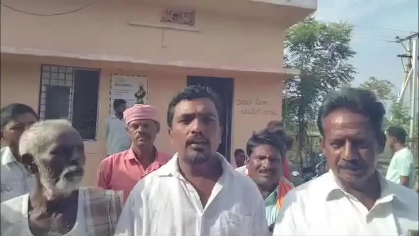 అదిలాబాద్ అర్బన్: రుయ్యాడి సబ్ స్టేషన్ ఎదుట రైతుల నిరసన
