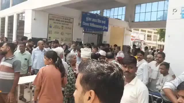 मुरैना नगर: बांसी गांव: सांप के डसने के 12 घंटे बाद झाड़फूंक, युवती अस्पताल पहुंची, मृत घोषित होते ही शव ले गए