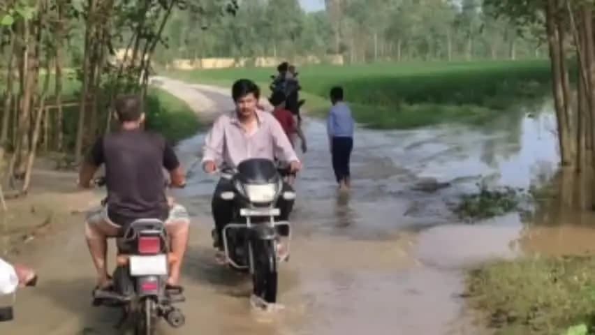 ठाकुरद्वारा: भोजपुर में ढेला नदी का कहर, एक दर्जन से अधिक गांवों में घुसा पानी, सड़कों पर बाढ़ जैसे हालात