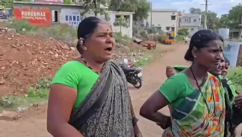 ಬಾಗಲಕೋಟೆ: ಕೆ ಎಸ್ ಆರ್ ಟಿ ಸಿ ಕಂಡಕ್ಟರ್ ಡ್ರೈವರ್ ವಿರುದ್ಧ ರೊಚ್ಚಿಗೆದ್ದ ಮಹಿಳೆಯರು ಸೀಗಿಕೇರಿ ಗ್ರಾಮದಲ್ಲಿ ಘಟನೆ