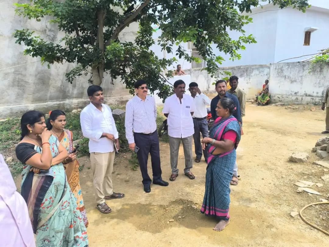 తెల్కపల్లి: తెలకపల్లిలో ఇందిరమ్మ ఇండ్ల పరిశీలన: 2 లక్షల రూఫ్ సాయంపై క్లారిటీ