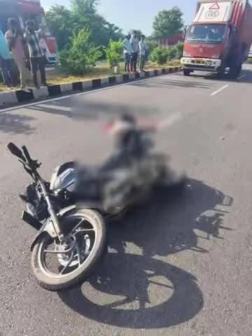 కామారెడ్డి: రాయల్ దాబా వద్ద రోడ్డు ప్రమాదం హైదరాబాద్ యువకుడు అక్కడికక్కడే మృతి : ఎస్సై రంజిత్