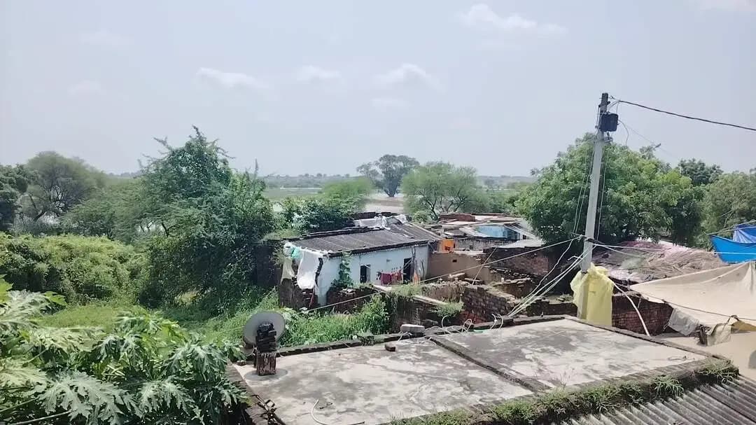 अम्बाह :- कमतरी के धोबाटी मढ़ैया में बाढ़ का कहर, ग्रामीणों का रेस्क्यू किया, किसानों की फ़सल हुई चौपट