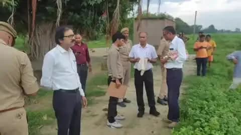 भदोही: भूमिधरी जमीन से अवैध कब्जा हटाया गया, धान की फसल पर चला ट्रैक्टर