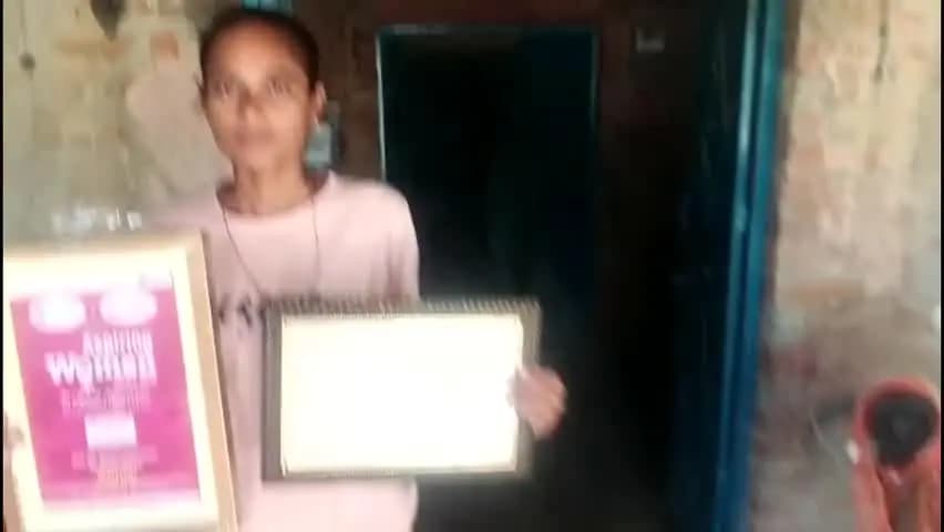 बाह: बटेश्वर में बारिश के कारण कच्ची गुफा ढही, मां-बेटी बाल-बाल बचीं