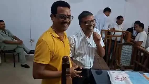 मुरादाबाद: जिला चकबंदी अधिकारी के पेशकर को एंटीकरप्शन टीम ने ₹50 हजार की रिश्वत लेते रंगे हाथों पकड़ा